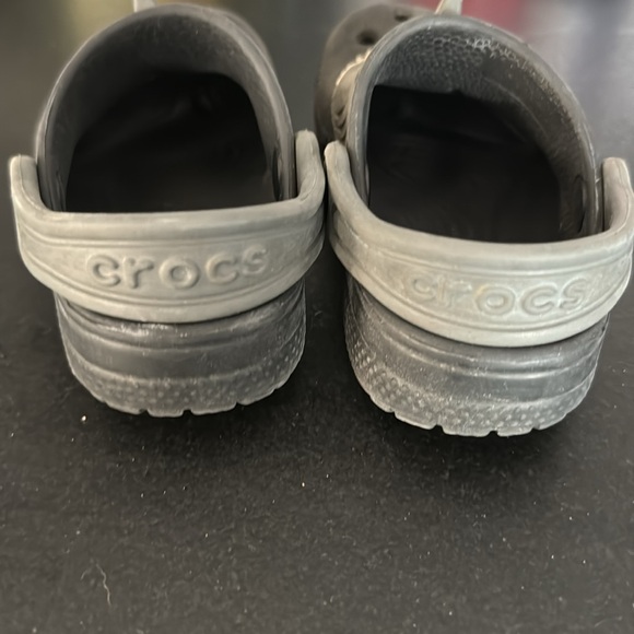 Toddler shark Crocs size 7 - Picture 3 of 4